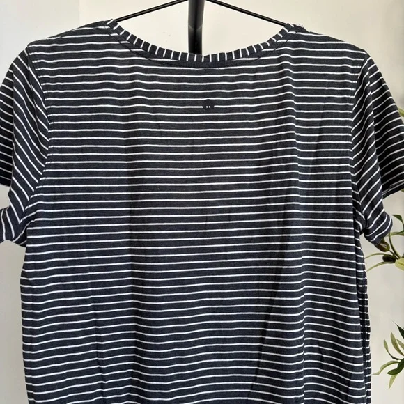 • [Lululemon] Striped V-Neck • - Picture 6 of 8